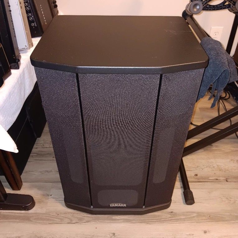 Yamaha Professional Powered Speakers (2) Pair