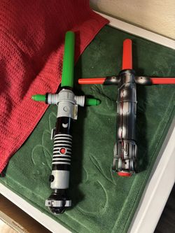 2 Lightsabers 