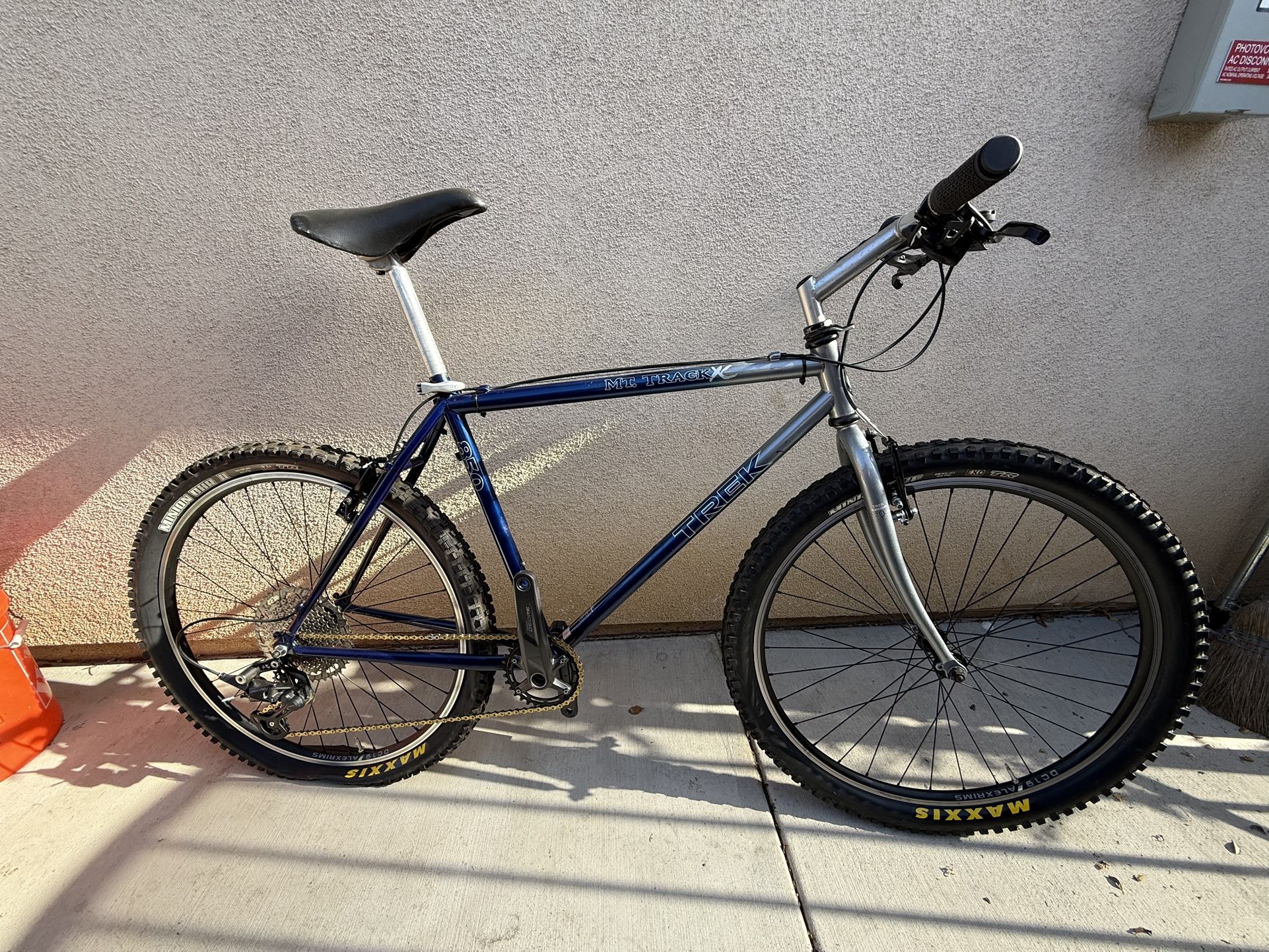 Trek 850 - 90s Mountain Bike Rebuild
