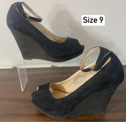 New women’s shoes size 9