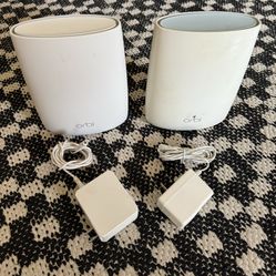 NETGEAR  Orbi Router (RBR50v2) and Satellite (RBS50v2 Buenas Condicines 