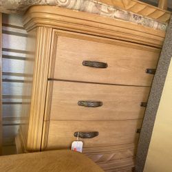 Beautiful queen bedroom set. Gorgeous.