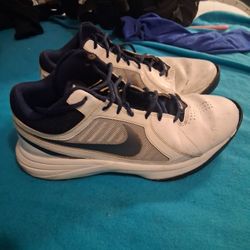 Nike The Overplay VIII basketball shoes in the white and blue colorway