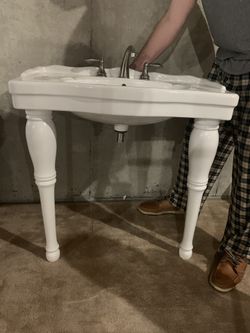 Vintage Console Wall Hung Sink