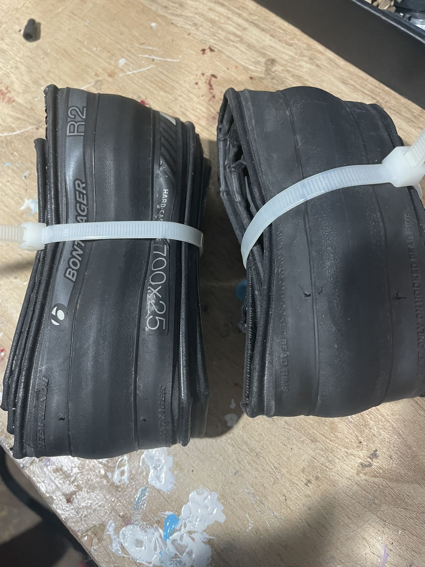 Bontrager R2 Hard Case Tires 700x25mm