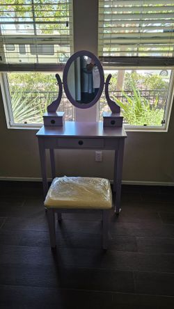 Roundhill Wood Vanity/Makeup Table