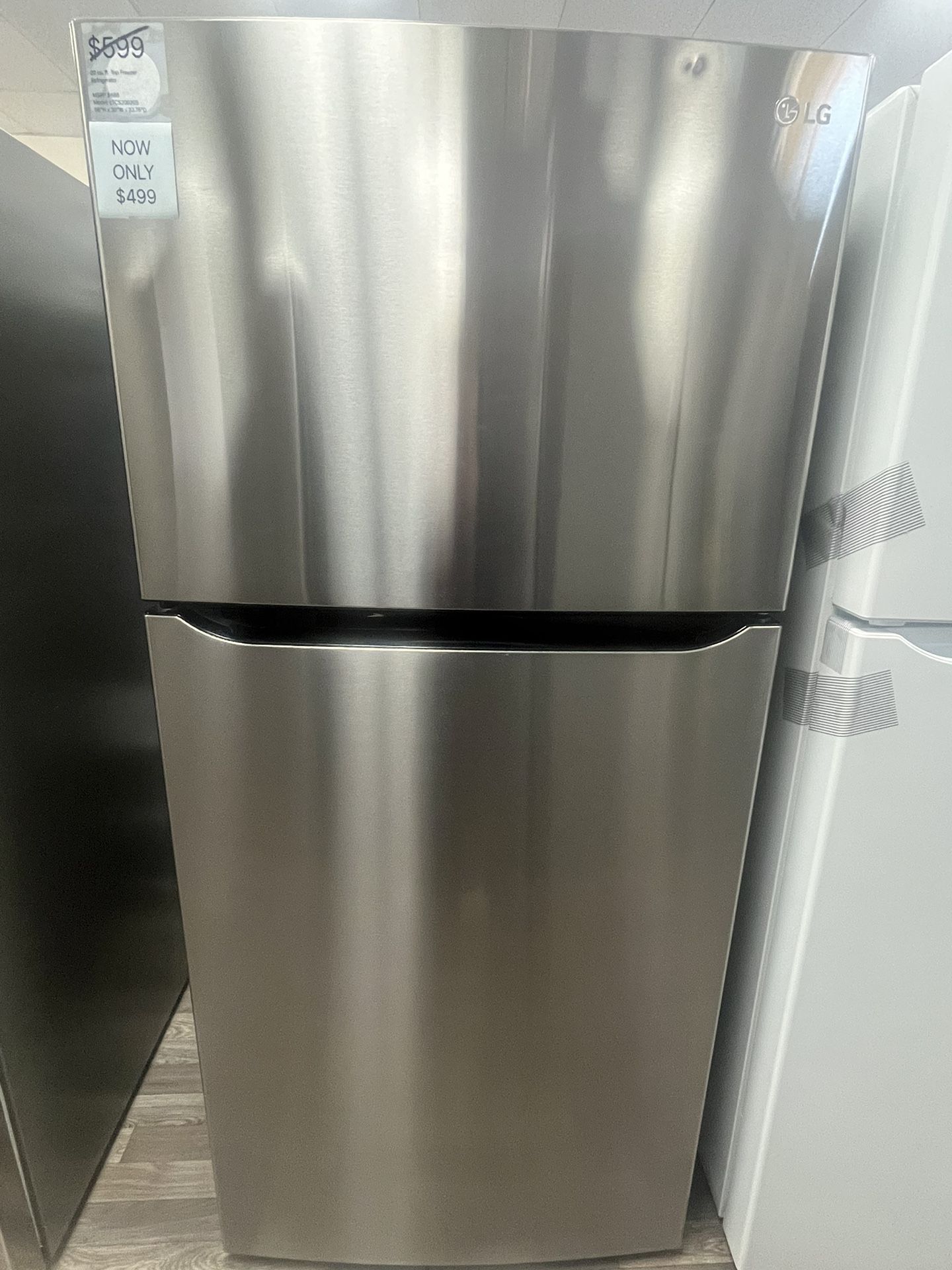 Limited Time! $499 30”wide Top Freezer Refrigerator 