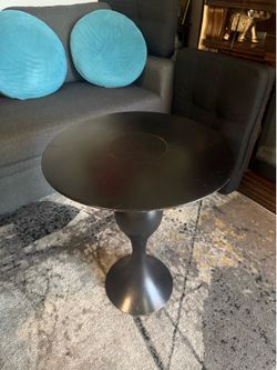 Mesa de metal multiusos