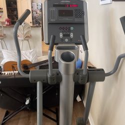 Life Fitness 95XI Elliptical Crosstrainer 
