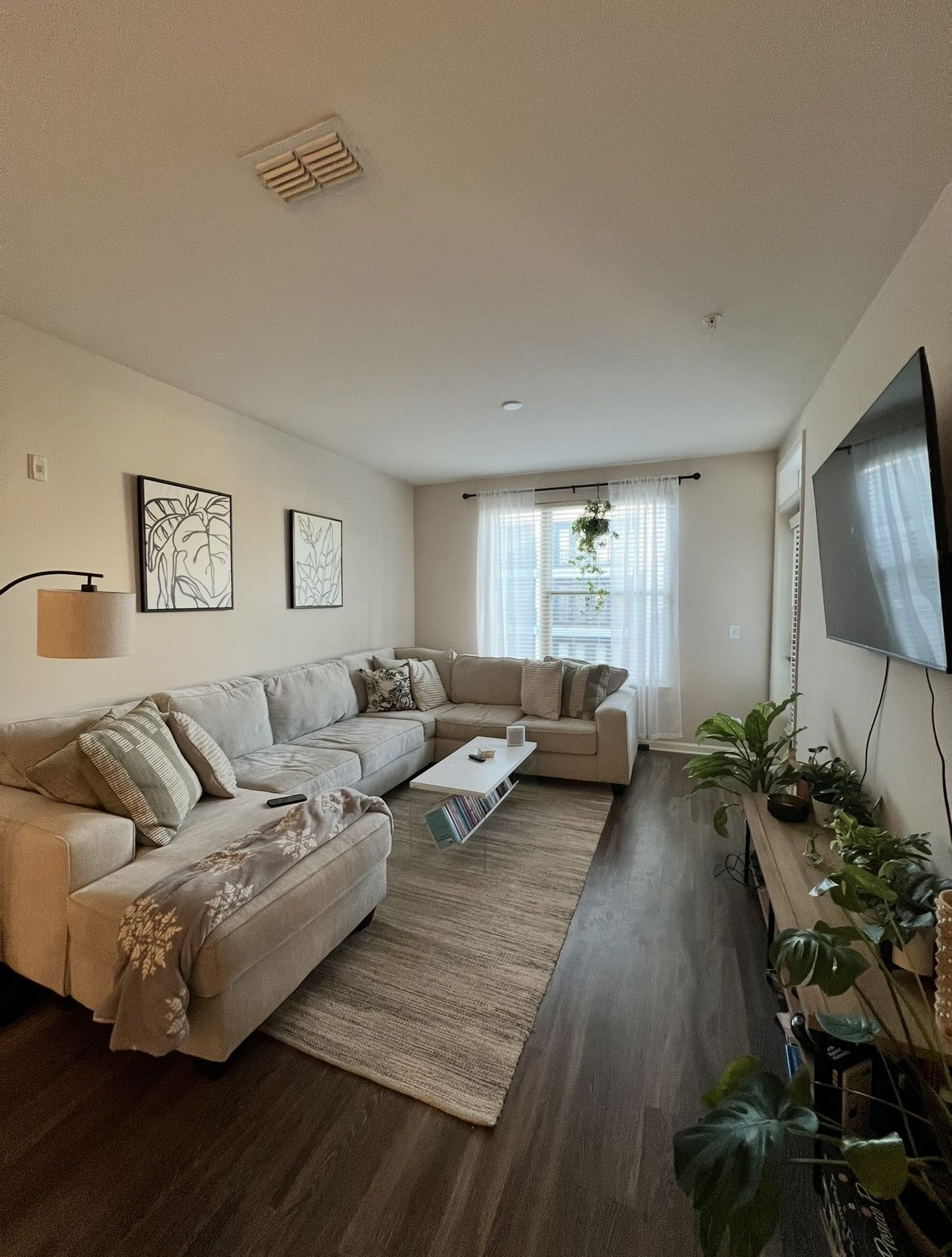 🛋️Modern Beige Sectional Couch – Great Condition!