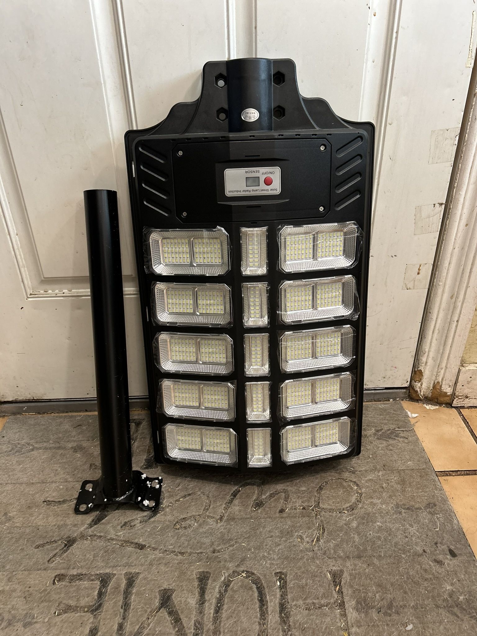 BRAND NEW BIG 2000 WATTS SOLAR Street Light Outdoor waterproof for COMMERCIAL or HOME USE