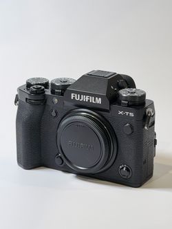 Fujifilm X-T5 Mirrorless Camera Body Only - Black
