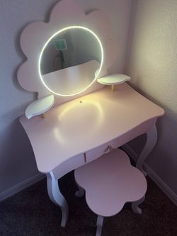 Kids vanity