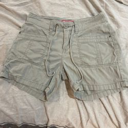 Unionbay Women’s Size 5 Khaki Midi Shorts