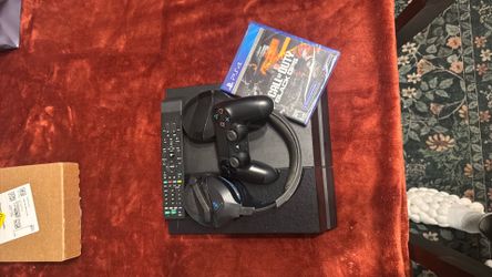 500Gb Sony PlayStation 4 w Controller +Headset+ Black ops 6