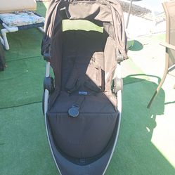 Coche de bebe (B-lovely) practical,moderno,easy to used and close