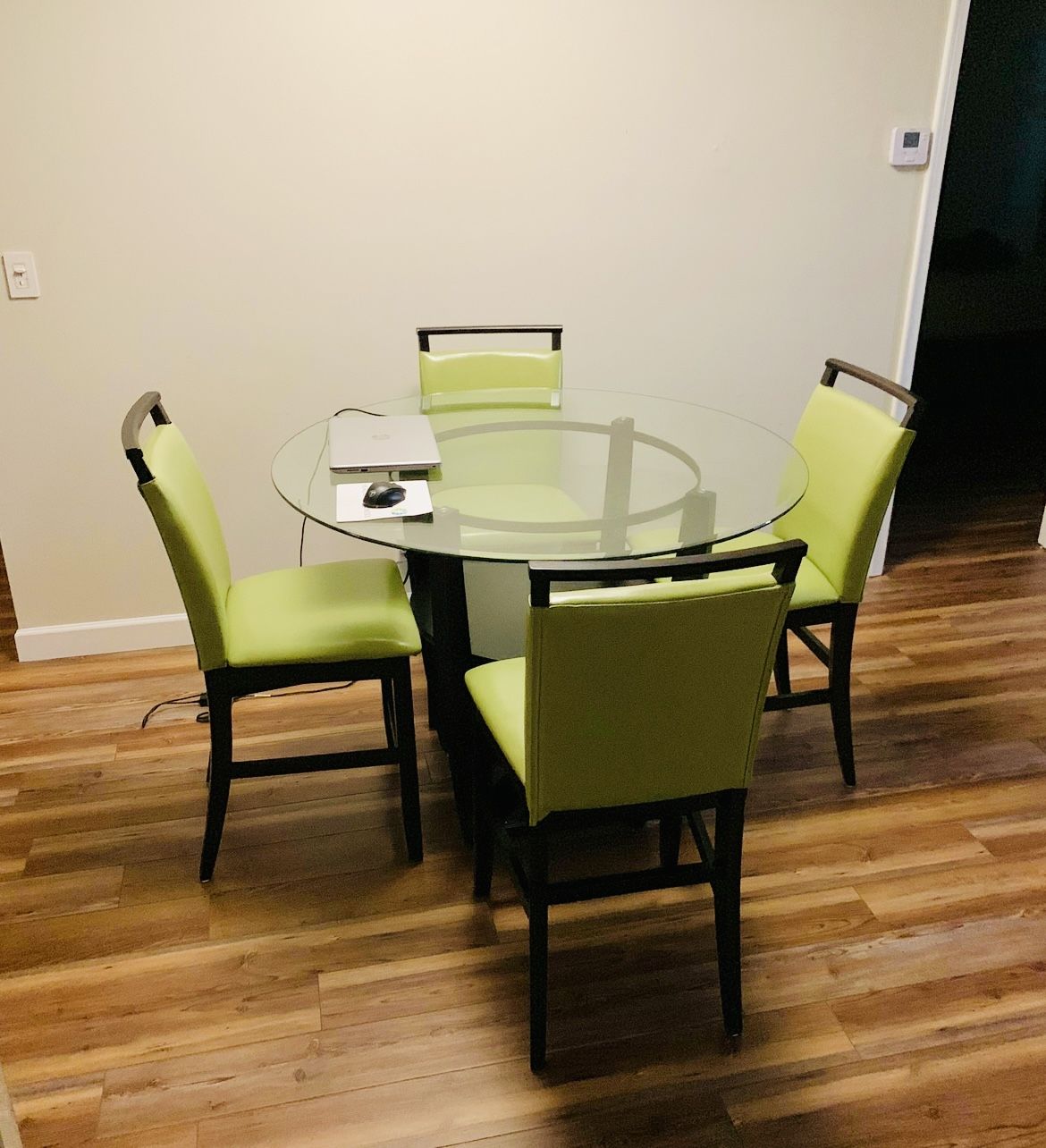 🍽️🚨 SALE ‼️ - $200 OBO (Or Best Offer) - ROOMS TO GO® Modern Glass Dining Table with Cherry Wood Legs & 4 Green Chairs