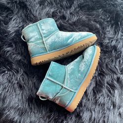 Beautiful Uggs Size 9 (Women’s)