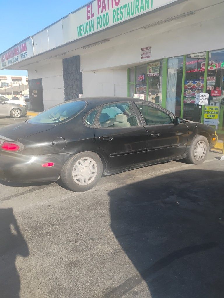 1999 Ford Taurus