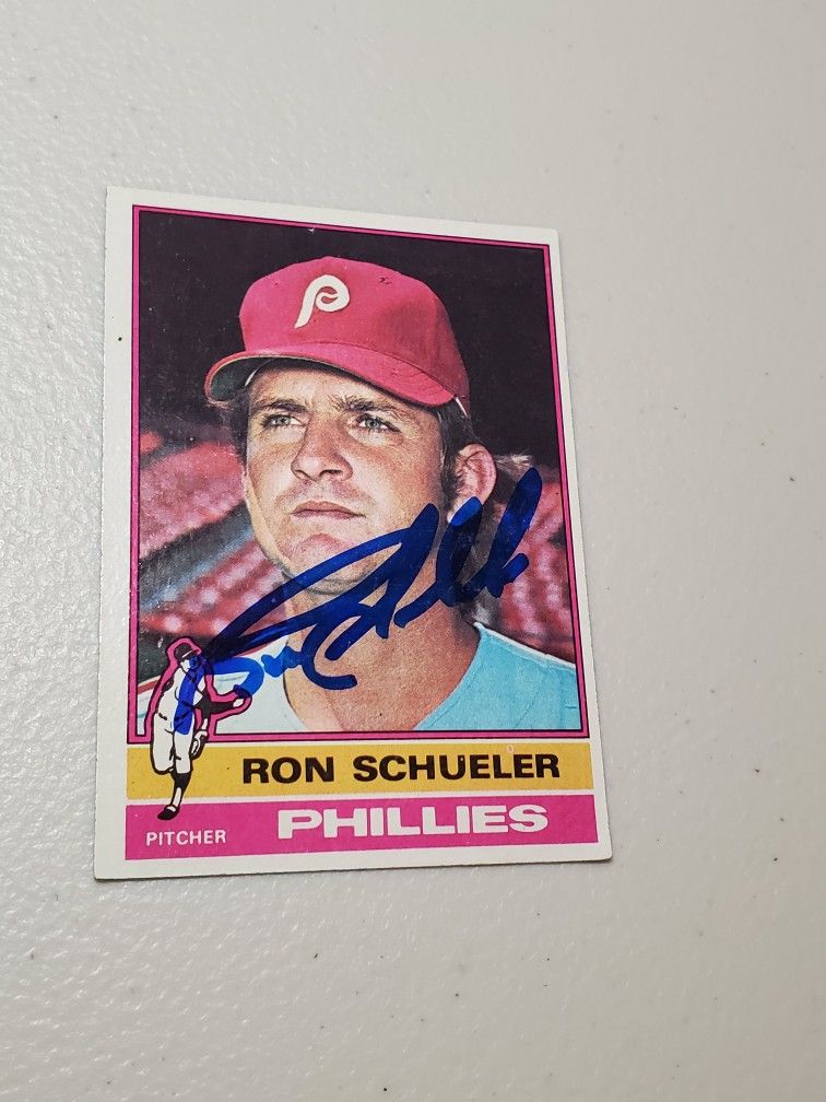 1976 Topps #586 - Ron Schueler -  Philadelphia Phillies- Autographed 