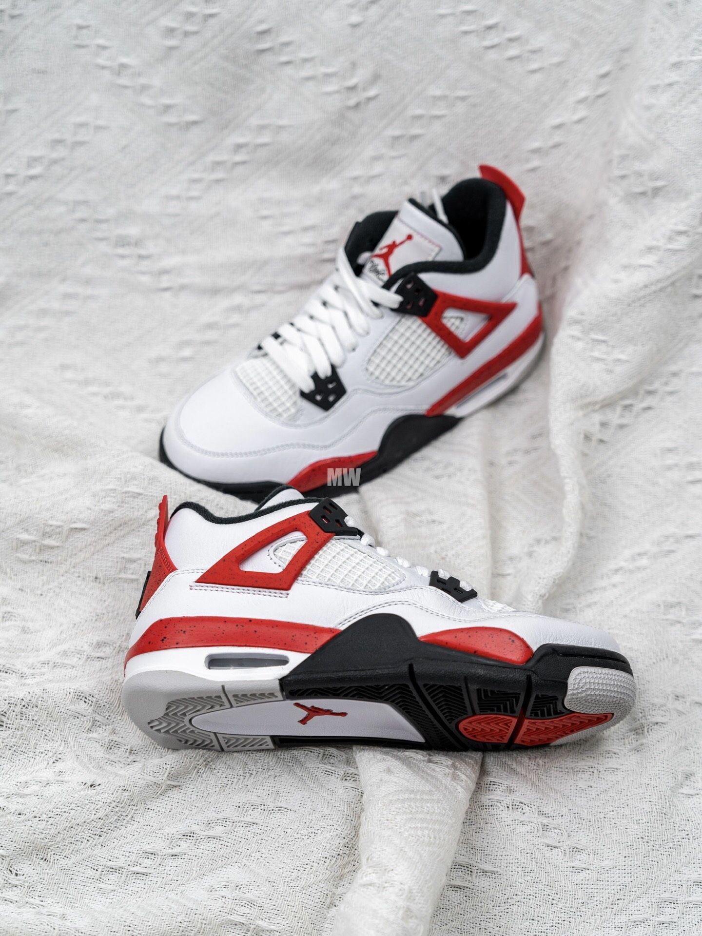 Nike air Jordan 4 neutral grey red cement