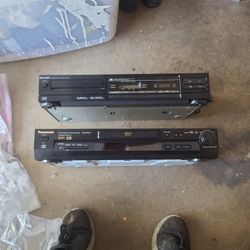 2 DVD PLAYERS SHARP AND PANASONIC 