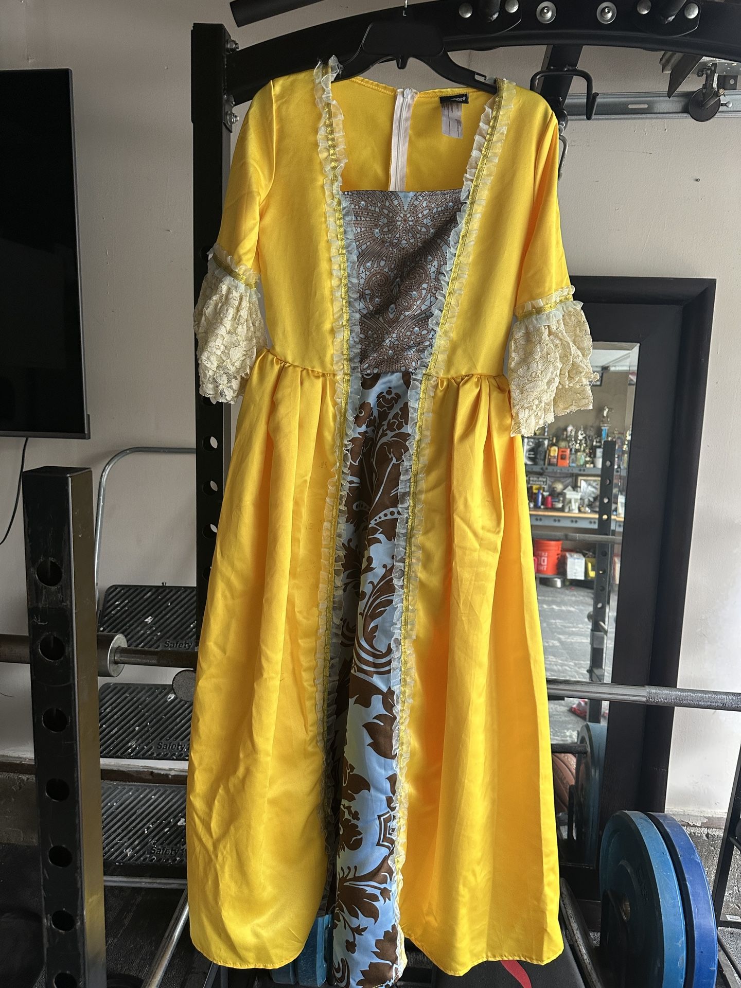 Bridgerton Queen Halloween Costume (Small/ Medium)