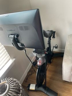 🚴 Peloton Bike (2021) + Shoes & Weights Included