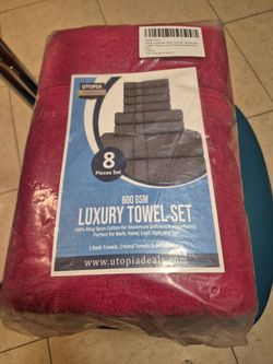 Brand New! Utopia Towels 8 Piece Luxury Towel Set! Can Possibly Meet or Deliver