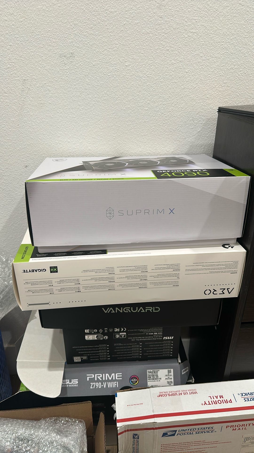 4090 And 5090 Coolers With Cases