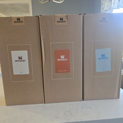 New in Box Stanley 40oz tumbler