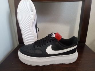 Like new Platform Nike size 8 Women $35