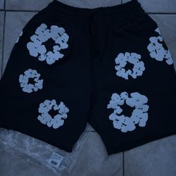 navy blue denim shorts size M,L