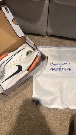 Collectible AIR ZOOM MAXFLY PROTO 'WHITE TOTAL ORANGE'