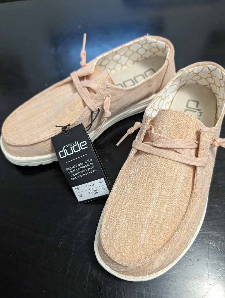 NEW Women's Rose Gold Hey Dudes Size 9