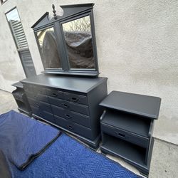 BEAUTIFUL QUALITY  SOLID BIRCH 4PC BEDROOM SET CAN DELIVER LOCAL IF NEEDED