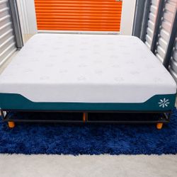 King Size Bed Set With Thick Memory Foam Mattress & Frame- Excellent Condition 