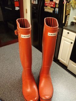 HUNTER TALL RED SIZE 9 75 DOLLARS