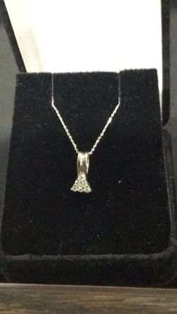 10k White Gold Thin Chain & Diamond Pendant 19”  🎁