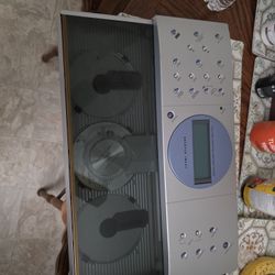 Sharper Image Vertical 3-CD Stereo  Horizontal Twist / Model:S0225 - RARE