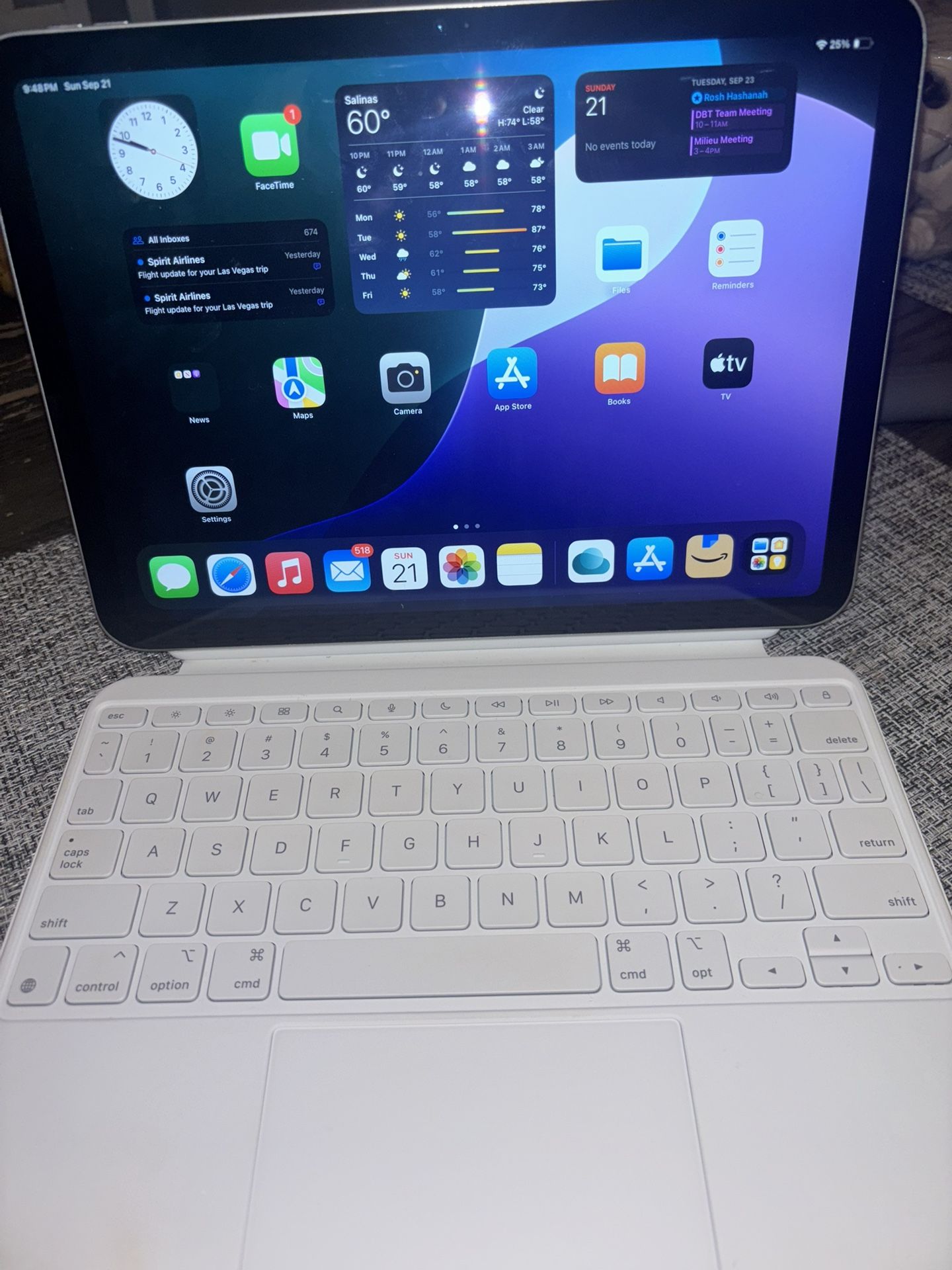 iPad touch With Apple Keyboard And Apple Pencil