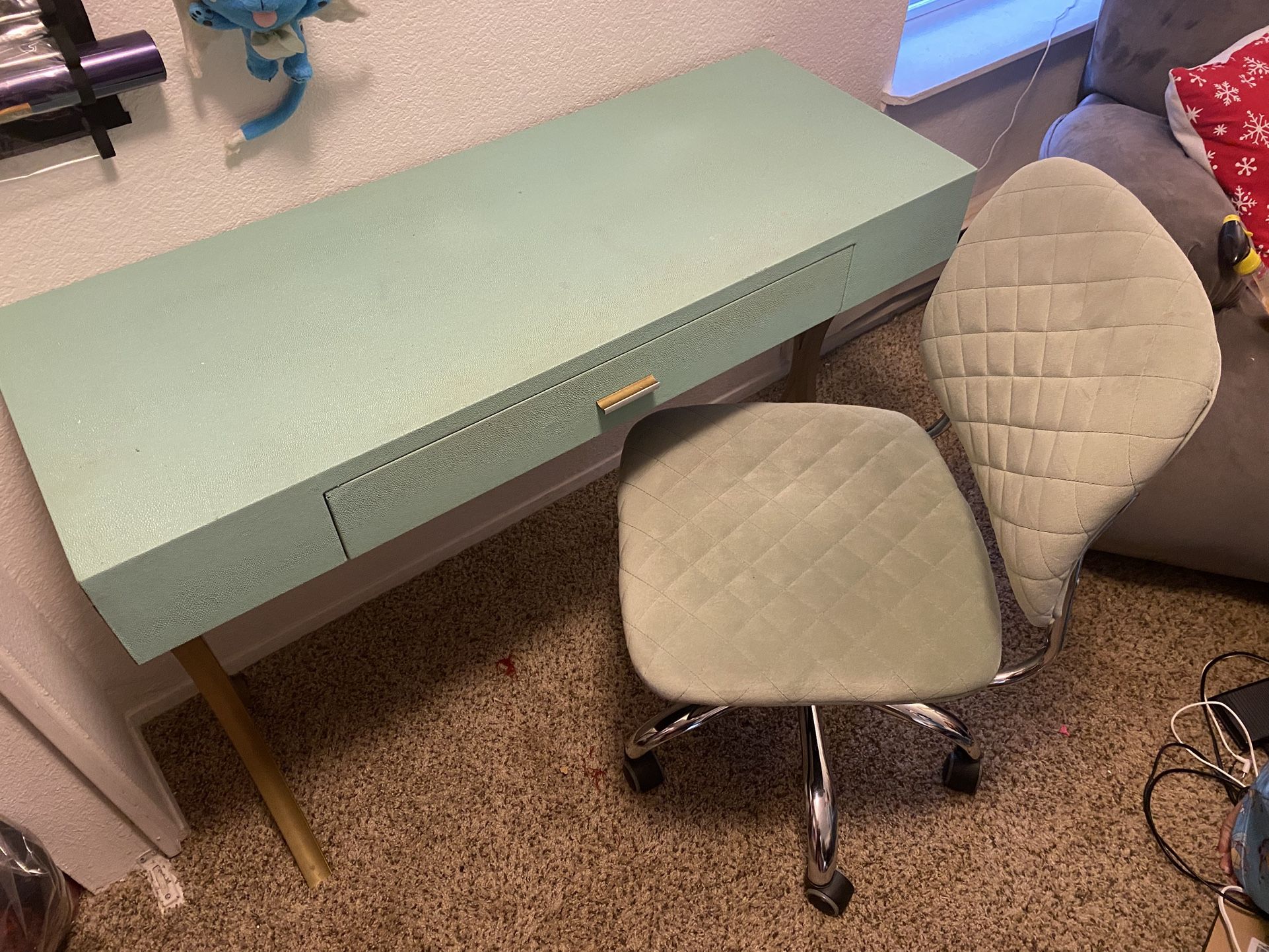 Vanity Or Desk With Chair