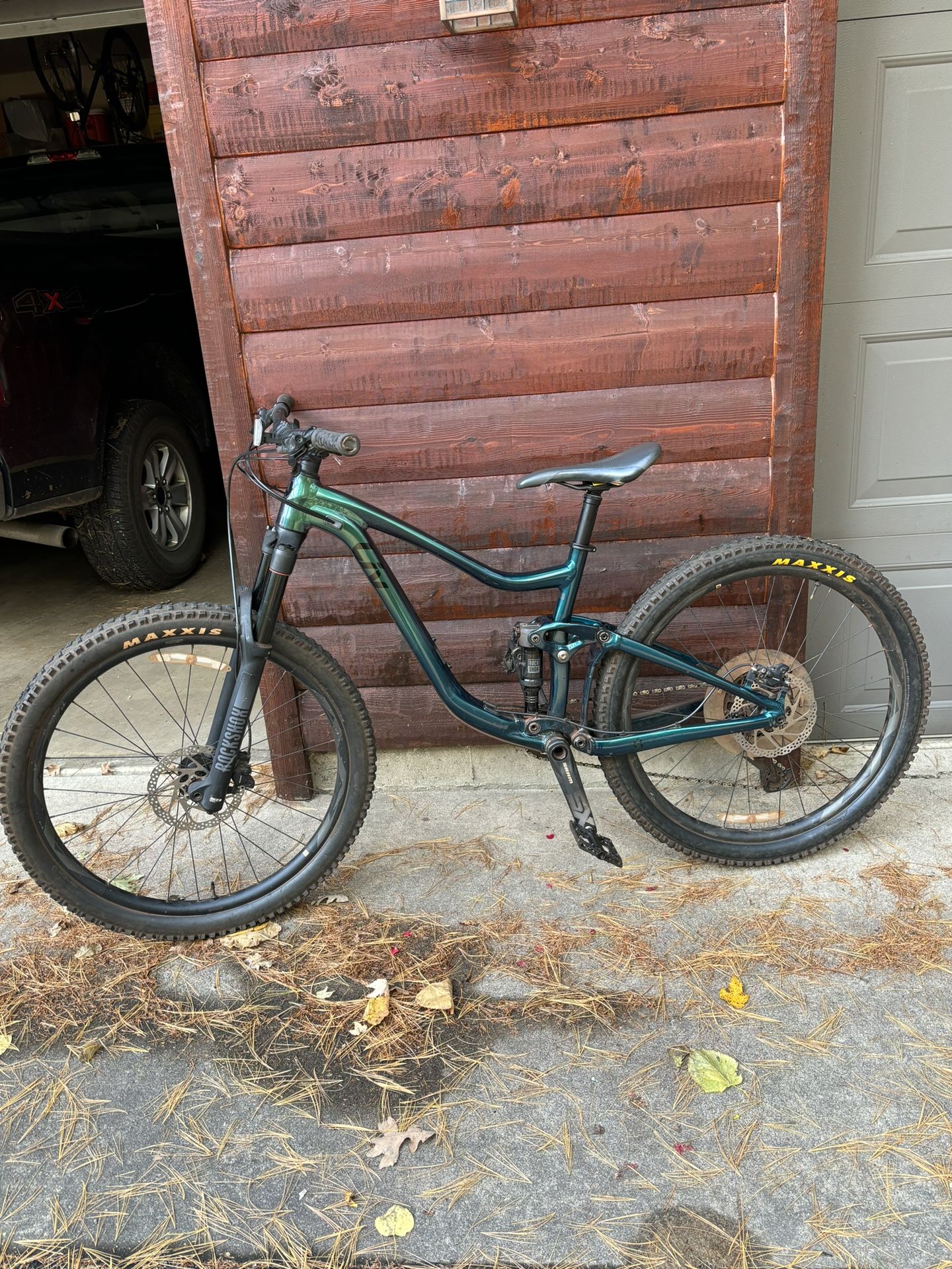 2022 Giant Liv Series Mountain Bike