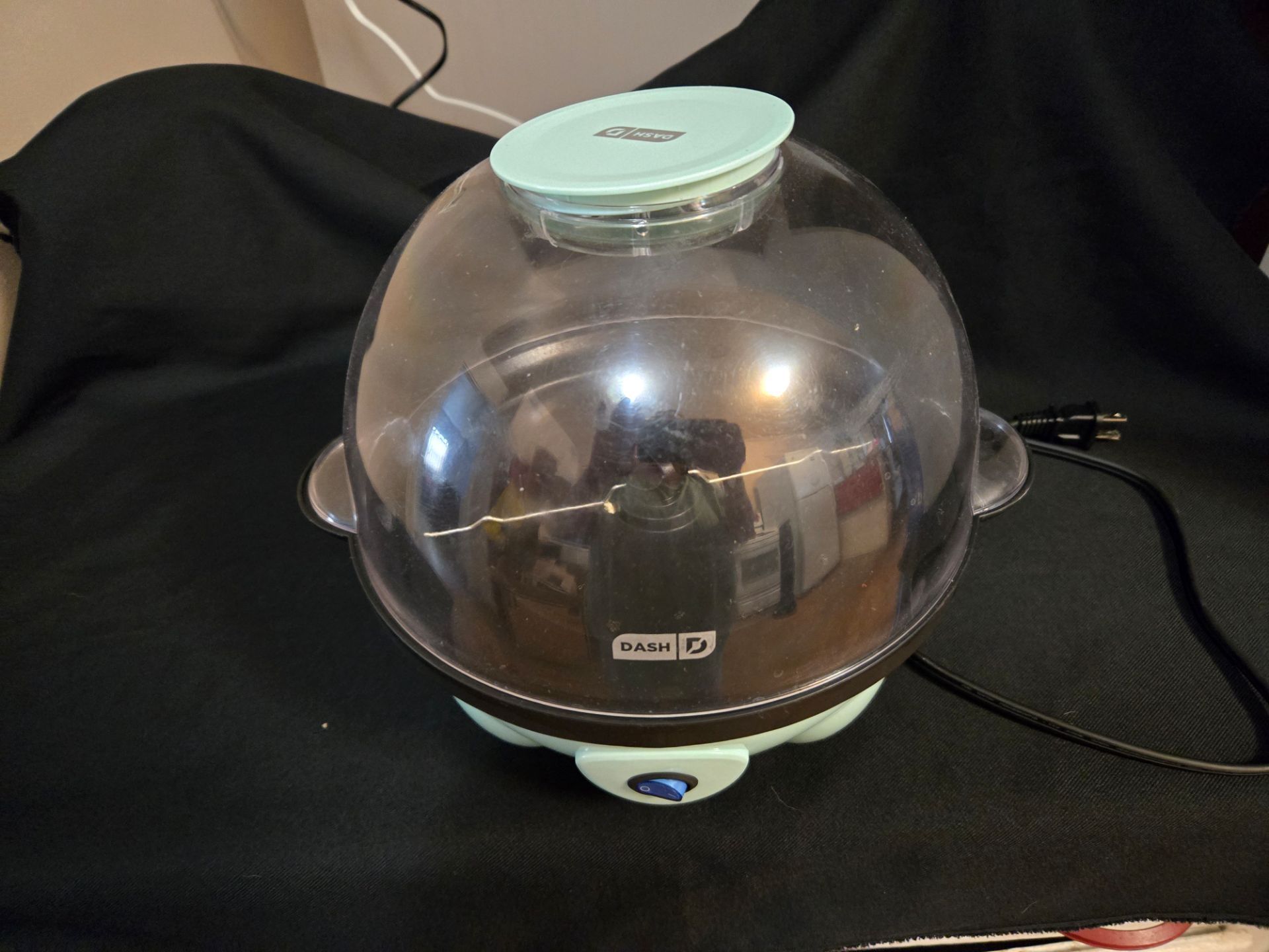 DASH POPCORN MAKER