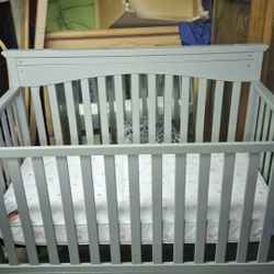 Oxford  4in1 Crib(Tiddler Daybed Full Bed) Changing Table,High Chair. Can Deliver Assembled/Within Reasonable Distance 