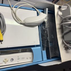 Nintendo Wii / Wii Sports Bundle