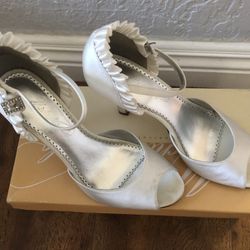 David’s Bridal Satin Off White Party Shoes