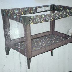 New Cosco  baby play yard
