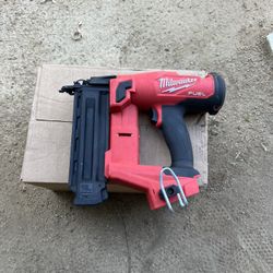 Milwaukee Brad Nailer M18