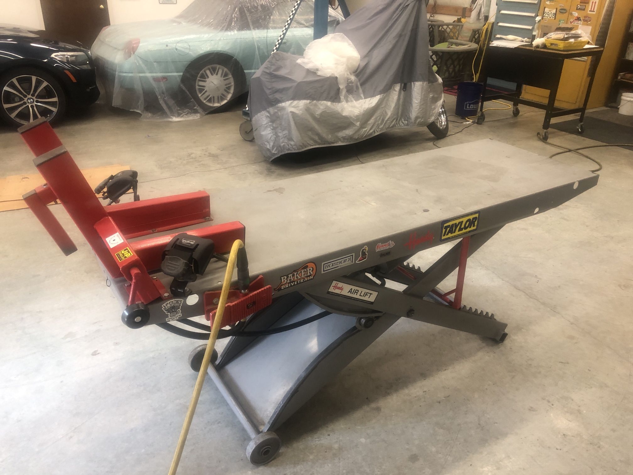 Handy Motorcycle Lift Table for Sale in Lynnwood, WA OfferUp